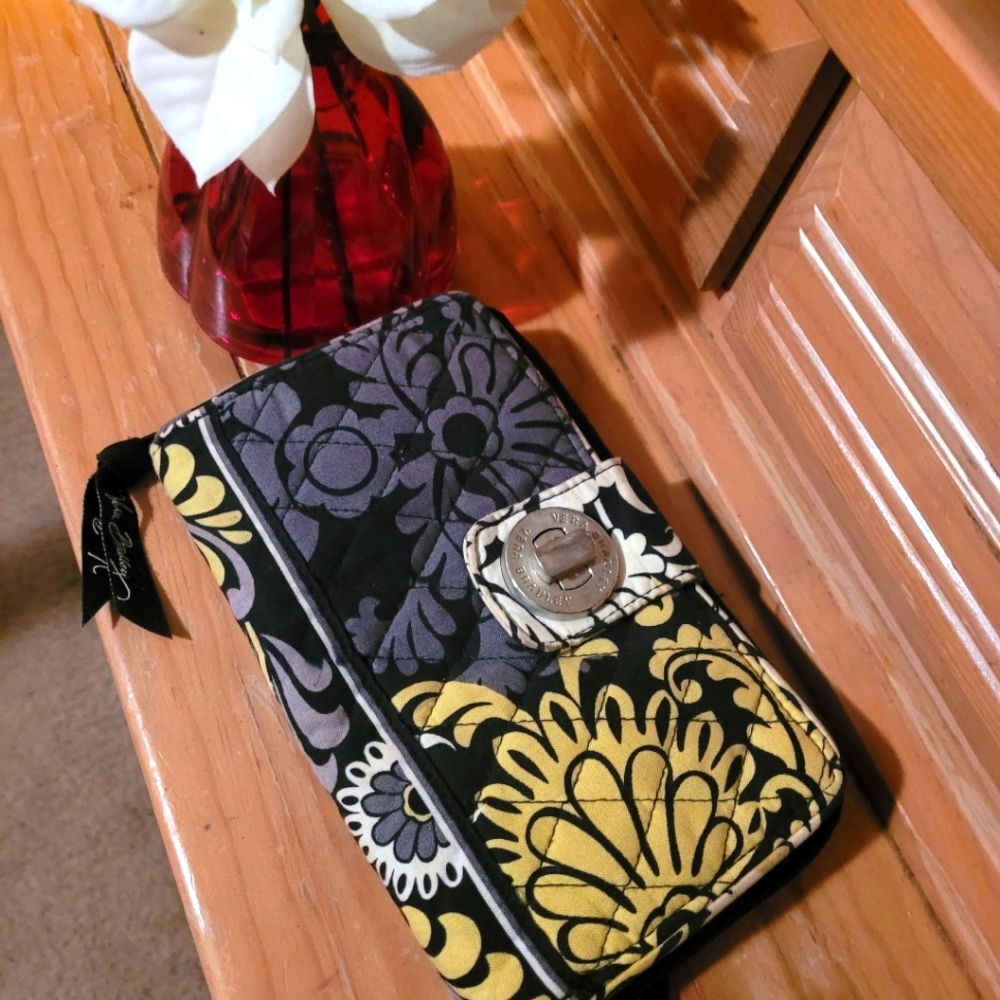Vera Bradley wallet in great condition